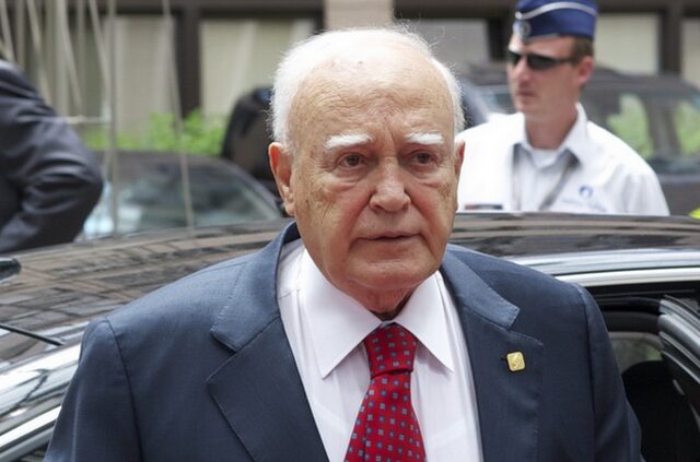 Διακεκριμένοι πανεπιστημιακοί στον Κάρολο Παπούλια