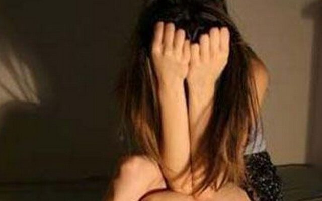 Πιάστηκε στα πράσα να προάγει στην πορνεία την υπάλληλο της…