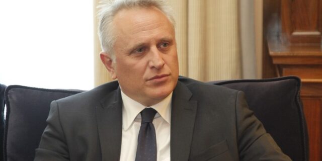 Παραλίγο να παρασυρθεί από αμαξοστοιχία ο Ραγκούσης