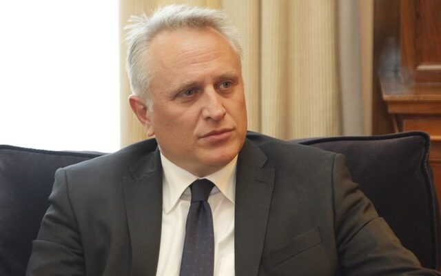 Παραλίγο να παρασυρθεί από αμαξοστοιχία ο Ραγκούσης