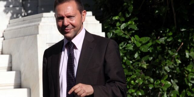 Εντός καλοκαιριού οι περικοπές στα ειδικά μισθολόγια