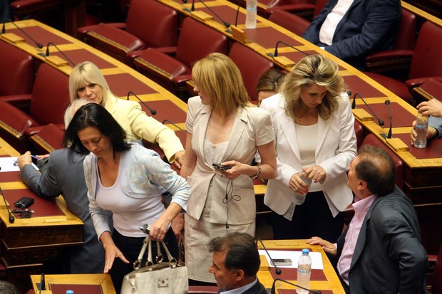 Ψήφος εμπιστοσύνης στις γυναίκες βουλευτές