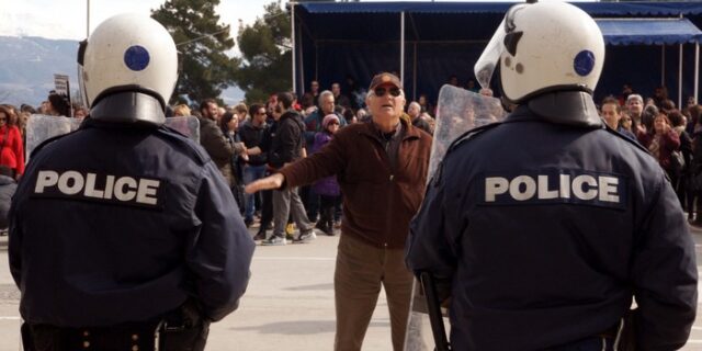 Παγκόσμιος συναγερμός για κοινωνικές αναταραχές στην Ελλάδα
