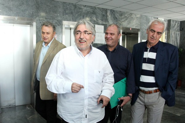 Διάλογος με στόχο την αύξηση του βασικού μισθού