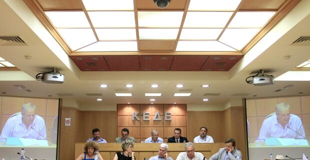 Με μαζικές παραιτήσεις απειλούν οι δήμαρχοι τον Στυλιανίδη