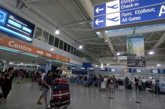 Μειωμένες κατά 4,9% οι αεροπορικές αφίξεις το 2012