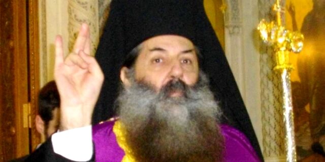 Πυρά Σεραφείμ κατά Ρεπούση για την κατάργηση του εκκλησιασμού