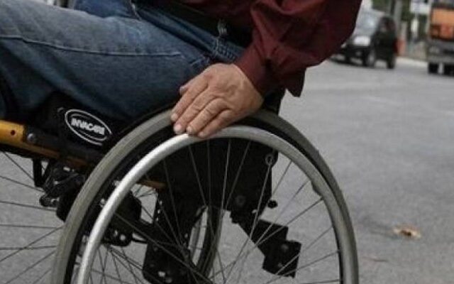 Επίδομα στα άτομα με αναπηρία μέχρι να εξεταστούν από τις επιτροπές