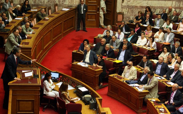 Στις 20.000 ευρώ ο πραγματικός μισθός του κάθε βουλευτή