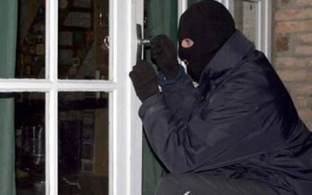 Κρατούμενος παραβίασε την άδεια του και διέπραξε οκτώ διαρρήξεις