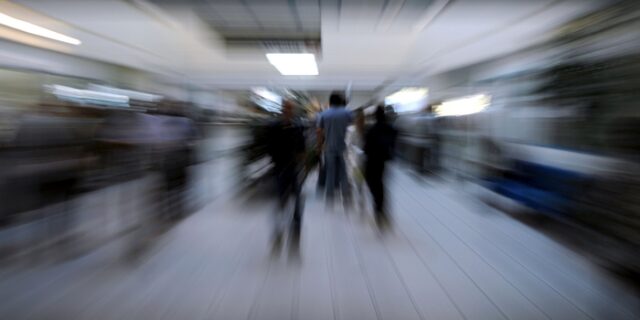 Δουλεύουμε παραπάνω, παράγουμε λιγότερο