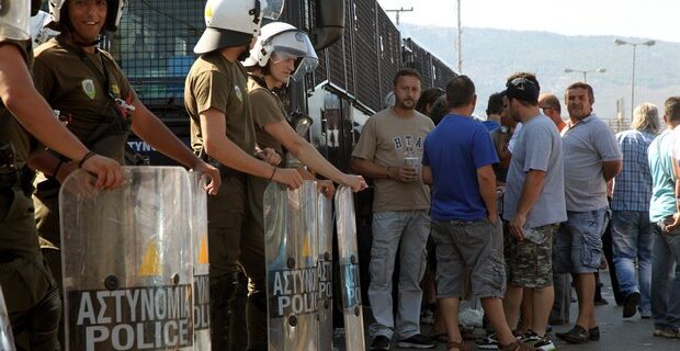 Ανοιχτή η Χαλυβουργία – Τραυματισμός και 10 προσαγωγές απεργών