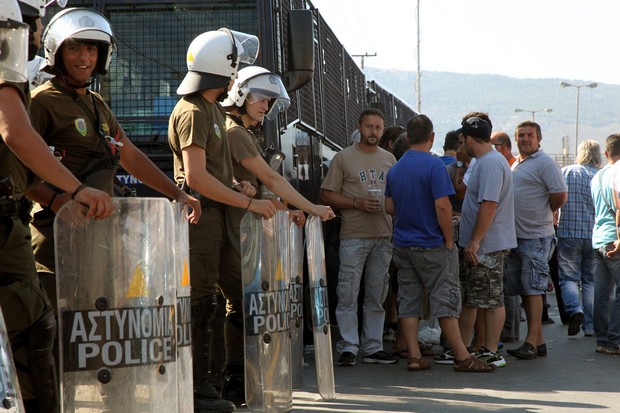 Ανοιχτή η Χαλυβουργία – Τραυματισμός και 10 προσαγωγές απεργών