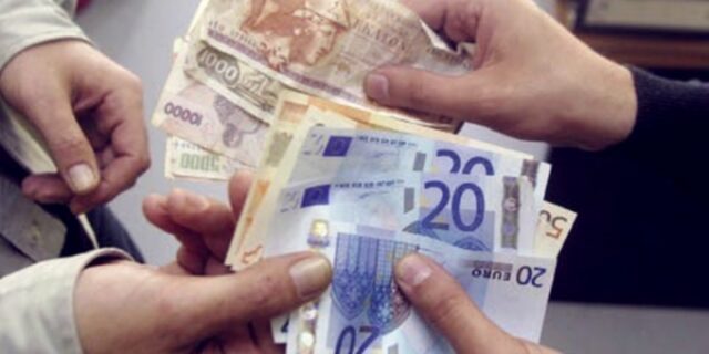 Handelsblatt: Και ευρώ και δραχμή για την Ελλάδα