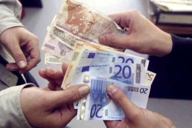 Handelsblatt: Και ευρώ και δραχμή για την Ελλάδα