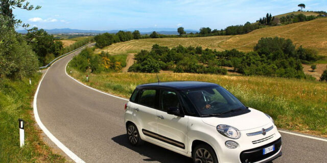 Fiat 500L. Ασυμβίβαστο και εναλλακτικό