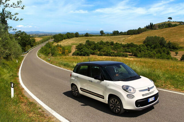 Fiat 500L. Ασυμβίβαστο και εναλλακτικό