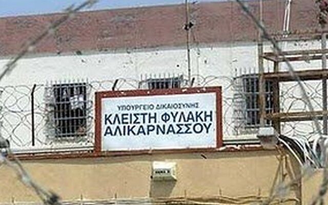 Φυλάκιση 12 ετών στον σωφρονιστικό υπάλληλο που μετέφερε ηρωίνη