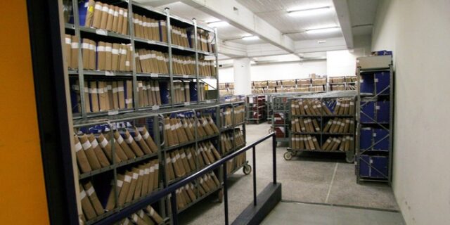 Μειώνονται και οι αποδοχές γενικών και ειδικών γραμματέων υπουργείων