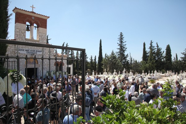 Το τελευταίο αντίο στον Θύμιο Καρακατσάνη