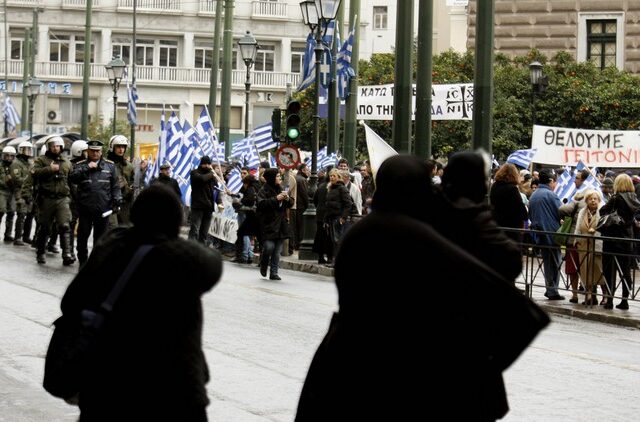 HRW: Η Ελλάδα δεν τιμωρεί τους δράστες επιθέσεων κατά μεταναστών