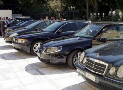 “Στόλος” 44.000 κρατικών ΙΧ στην υπηρεσία συζύγων και συγγενών πολιτικών