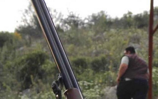 Άνοιξε πυρ κατά εφήβων σε πλατεία