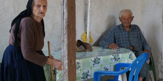 Η ΔΕΗ έκοψε το ρεύμα σε υπέργηρο ζευγάρι!