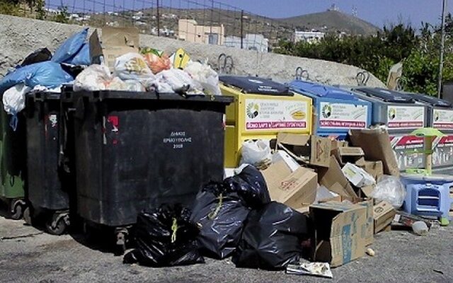 Άνδρας βρέθηκε πεταμένος στα σκουπίδια στη Σύρο