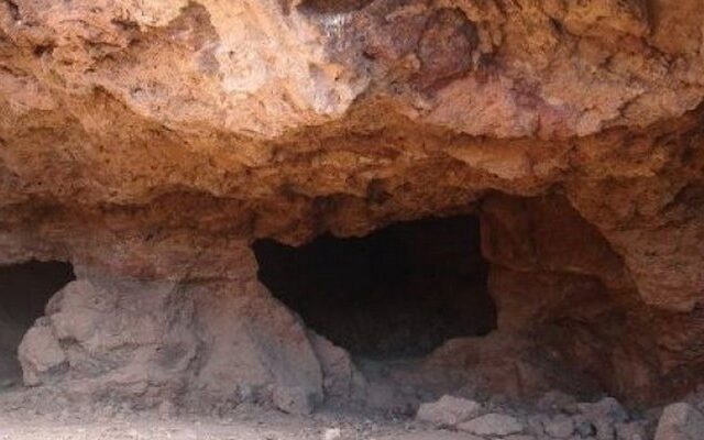 Ζευγάρι ζει σε σπηλιά στην παραλιακή του Ηρακλείου!