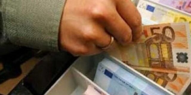 Υπάλληλοι τράπεζας στη Λήμνο έβαλαν χέρι σε λογαριασμούς