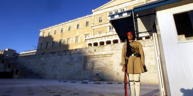 5,5 εκατ. ευρώ σε 4 χρόνια για τα ταξίδια των βουλευτών στο εξωτερικό
