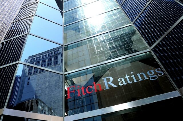 Τρόμος στην ευρωζώνη. Ο Fitch απειλεί τη Γαλλία