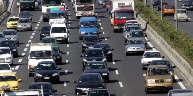 Μείωση 40,4% στην έκδοση νέων αδειών κυκλοφορίας οχημάτων