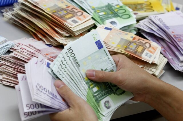 Αντλήθηκαν 1,625 δισ. ευρώ από τα εξάμηνα έντοκα