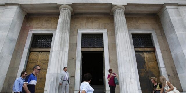 ΤτΕ: Πρωτοφανής ύφεση σε καιρό ειρήνης και ανεργία στο 26%