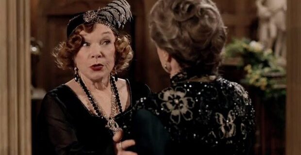 ”Downton Abbey”: Μάγκι Σμιθ εναντίον Σίρλεϊ ΜακΛέιν