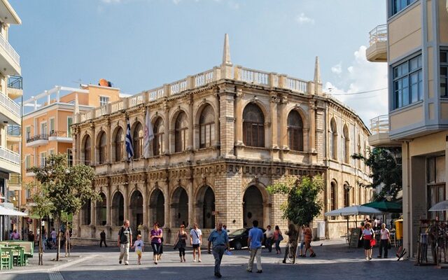 Επιστρέφουν χρήματα αντιδήμαρχοι και δημοτικοί σύμβουλοι του Ηρακλείου