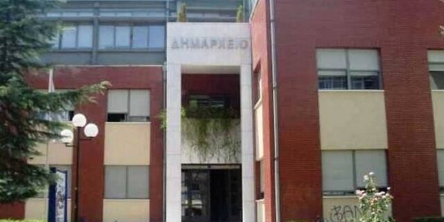 Ξύλο στο δημαρχείο Τρικάλων για χάρη… λουκουμάδων και χαλβάδων