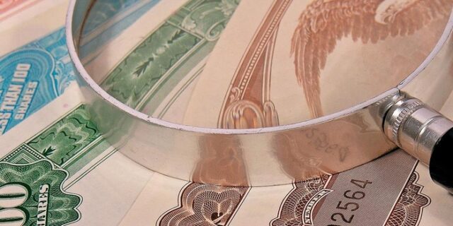 “Δανείζομαι, άρα υπάρχω…”