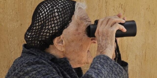 Γιαγιά 97 ετών στις λίστες της κοινωφελούς εργασίας!