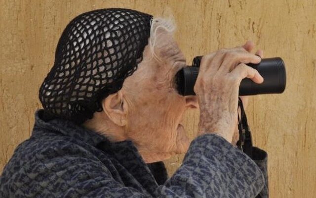 Γιαγιά 97 ετών στις λίστες της κοινωφελούς εργασίας!