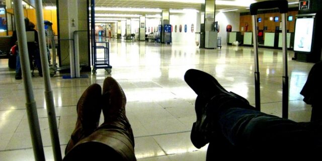 Ζευγάρι Ελλήνων πουλάει τα πάντα για να μεταναστεύσει
