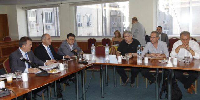 Δεν τα βρήκαν Βρούτσης – κοινωνικοί εταίροι για τον κατώτατο μισθό