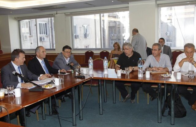 Δεν τα βρήκαν Βρούτσης – κοινωνικοί εταίροι για τον κατώτατο μισθό