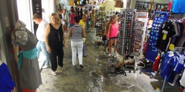 Γέμισε ακαθαρσίες η παλιά πόλη της Κω