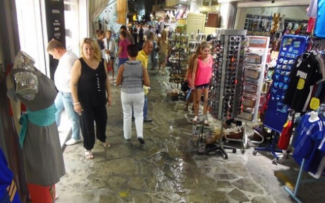 Γέμισε ακαθαρσίες η παλιά πόλη της Κω