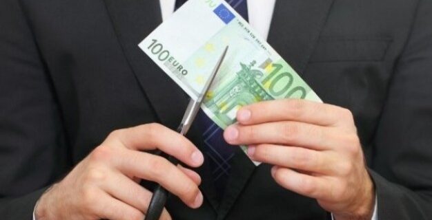 Ποιά μέτρα εξετάζονται για τη μείωση των δαπανών
