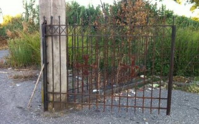 Πλήρωσαν για να πάρουν πίσω την κλεμμένη καγκελόπορτα!