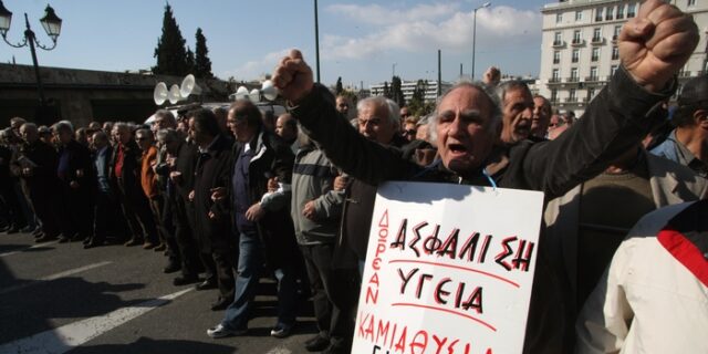 Τα νέα μέτρα φέρνουν ΕΚΑΣ από τα 65 και πάνω